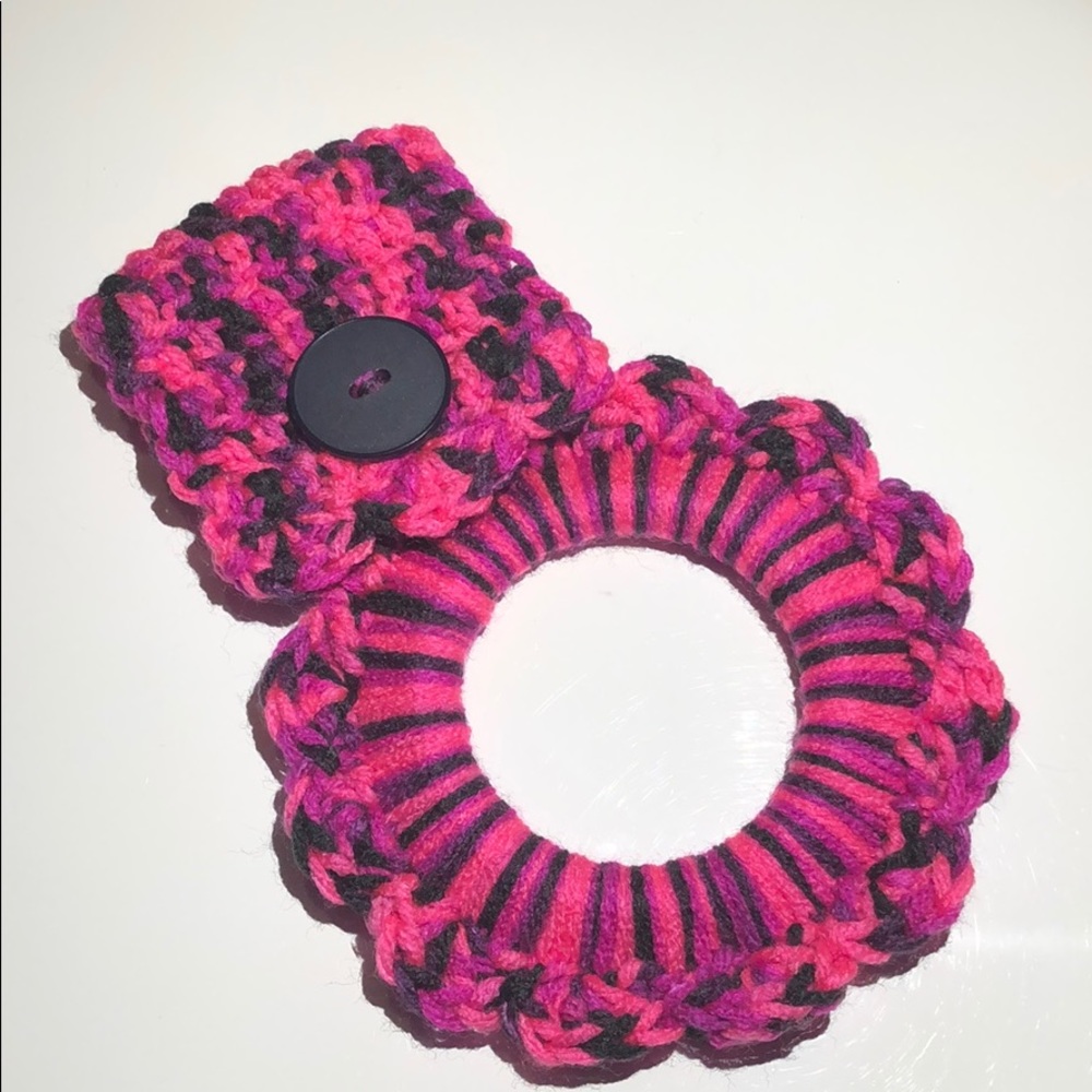 Kitchen towel hanger shocking pink & black
